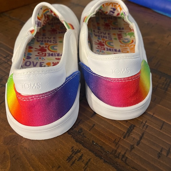Tom’s Baja Unity Rainbow Men’s Size 9.5 Canvas Shoes - Stylish and Sustainable! - Picture 4 of 6